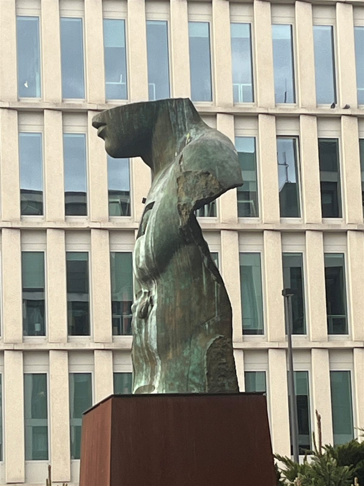 Grande Toscano — Igor Mitoraj, rear