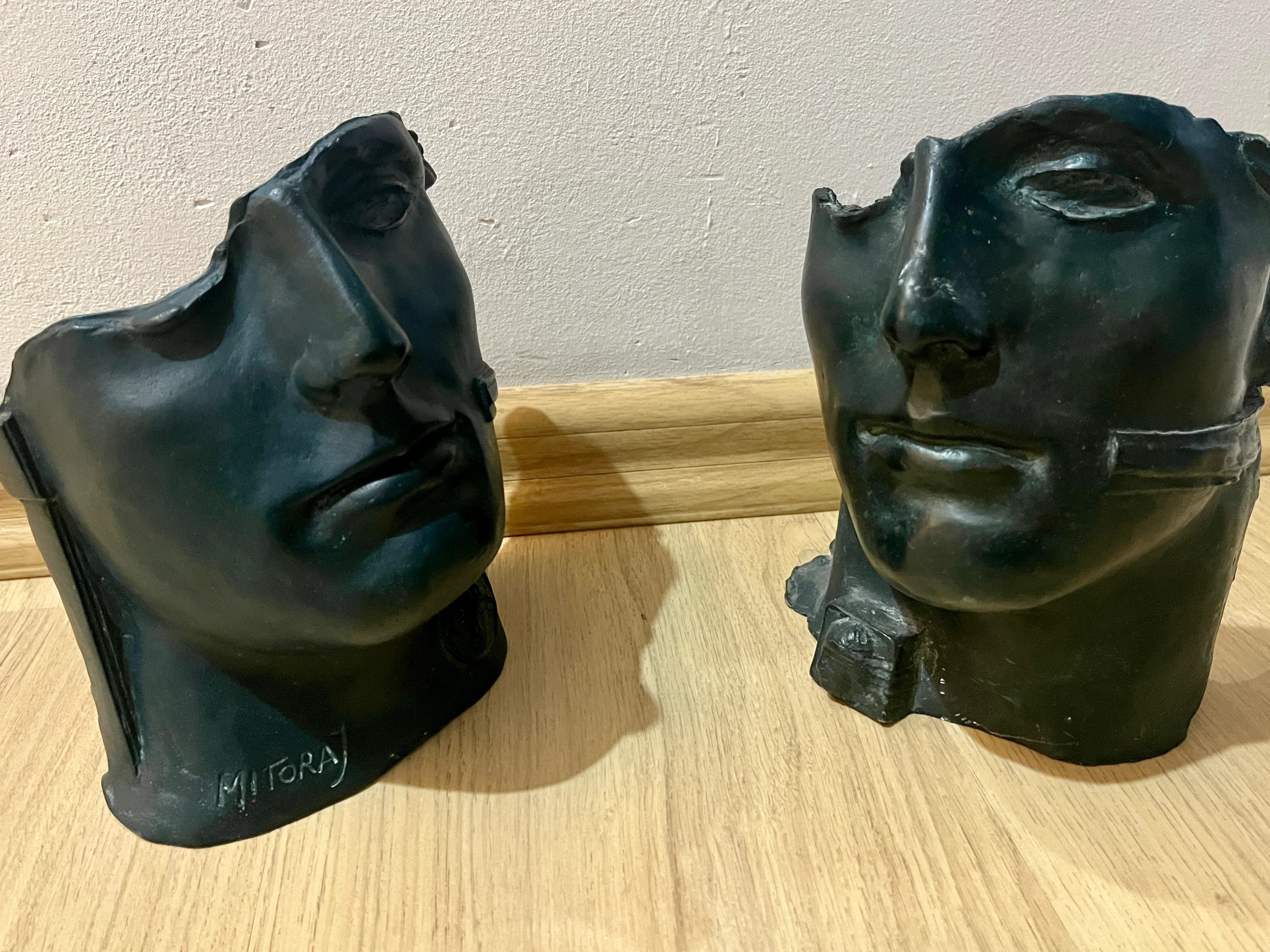Par bronsansikten — Igor Mitoraj