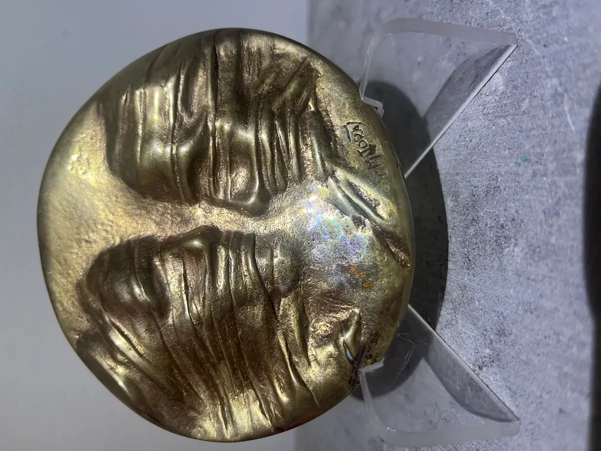 La Conversation — Igor Mitoraj, obverse detail with iridescent patina and Mitoraj signature, collector photograph