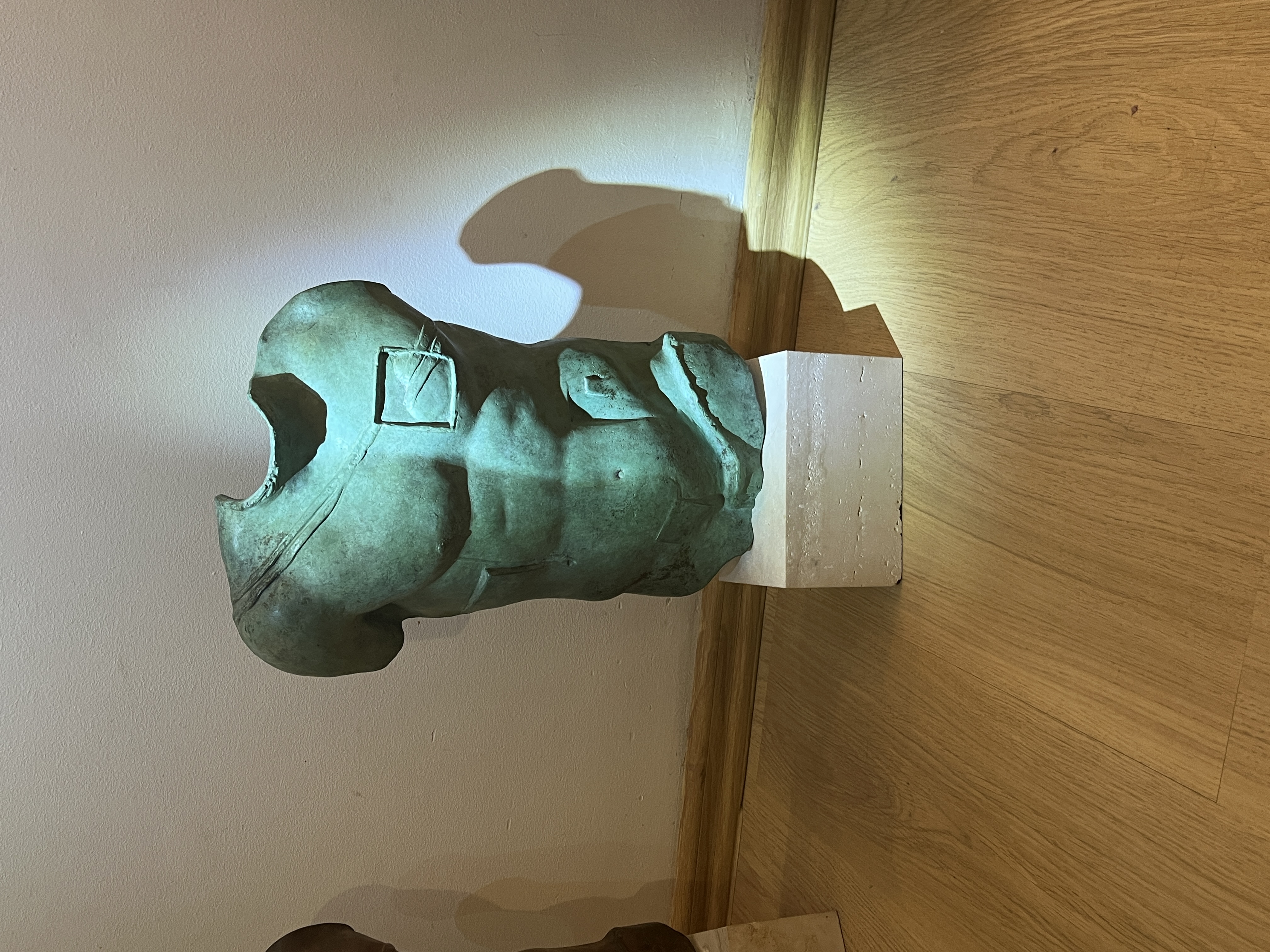 Persée detail chest aperture — Igor Mitoraj