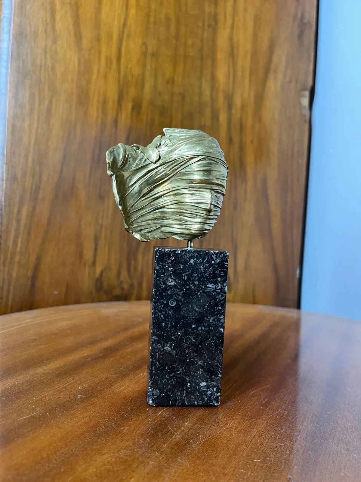 Visage Voilé — Mitoraj bronze, studio study on white background